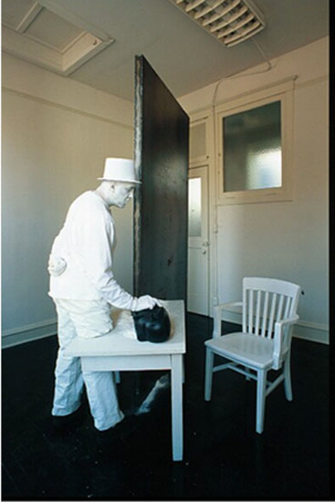 "No Puede Hacer Anoche"        Performance art piece