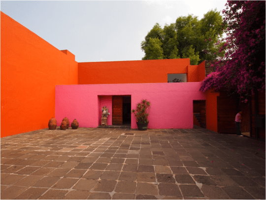 Luis Barragán http://sketch42blog.com/wp-content/uploads/2013/07/a5e1a5ada5b7a5b3a3b420048.jpg 