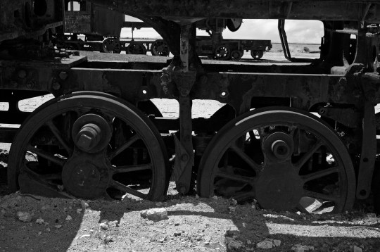 Alessandro Ciapanna DSC_2289_bol_uyuni_train_wheels_DRAMA