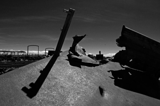 Alessandro Ciapanna DSC_2316_bol_uyuni_train_couple_twisted_DRAMA