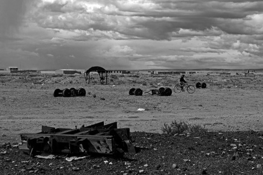 Alessandro Ciapanna DSC_2409_bolivia_train_man_bicycle_DRAMA