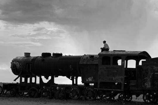 Alessandro Ciapanna DSC_2461_bolivia_train_man_sit_DRAMA