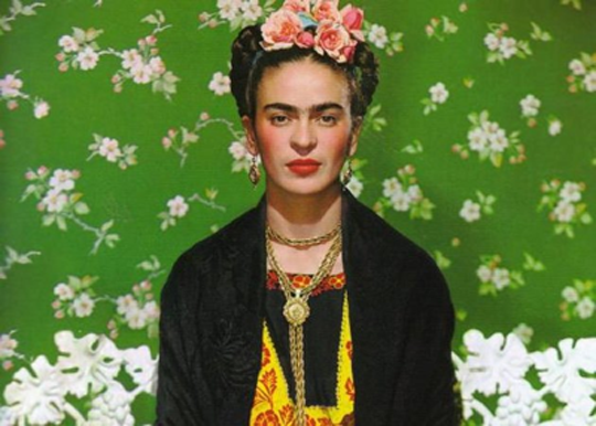 Frida Kahlo http://www.biobiochile.cl/2012/11/22/frida-kahlo-un-estilo-mexicano-que-inspiro-a-la-moda-internacional.shtml